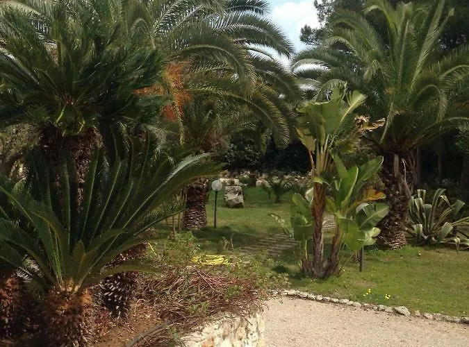 La Macchia Bed & Breakfast